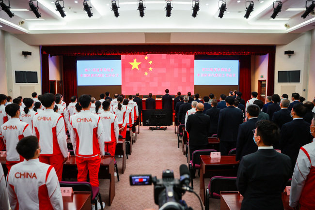 Η εικόνα που τραβήχτηκε στις 14 Ιουλίου 2021 δείχνει εκπροσώπους της κινεζικής αντιπροσωπείας για τους Ολυμπιακούς Αγώνες (奥运会 àoyùnhuì) του Τόκιο 2020, να παρευρίσκονται σε μια συνάντηση στο Πεκίνο (北京 Běijīng) πρωτεύουσα της Κίνας. [Φωτογραφία: CFP]